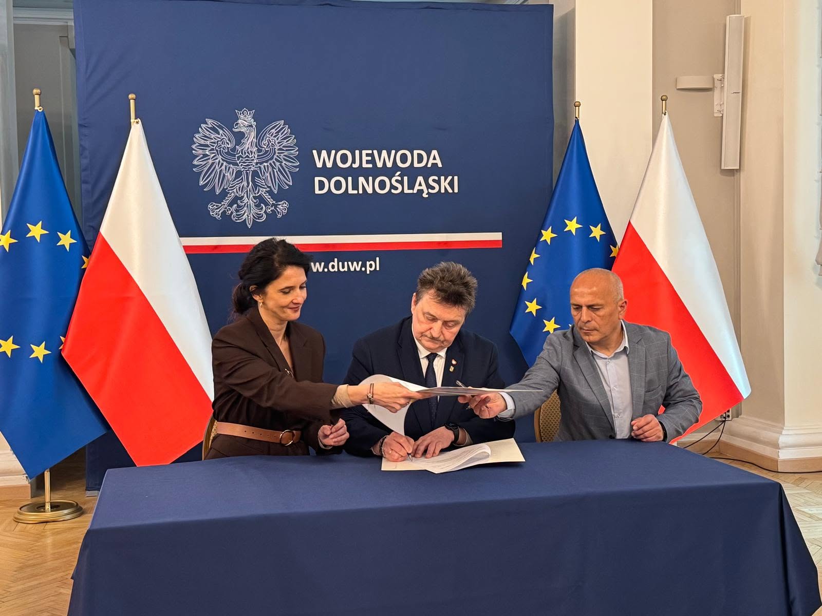 O swój wizerunek dbają, o bezpieczeństwo urzędników już nie?
